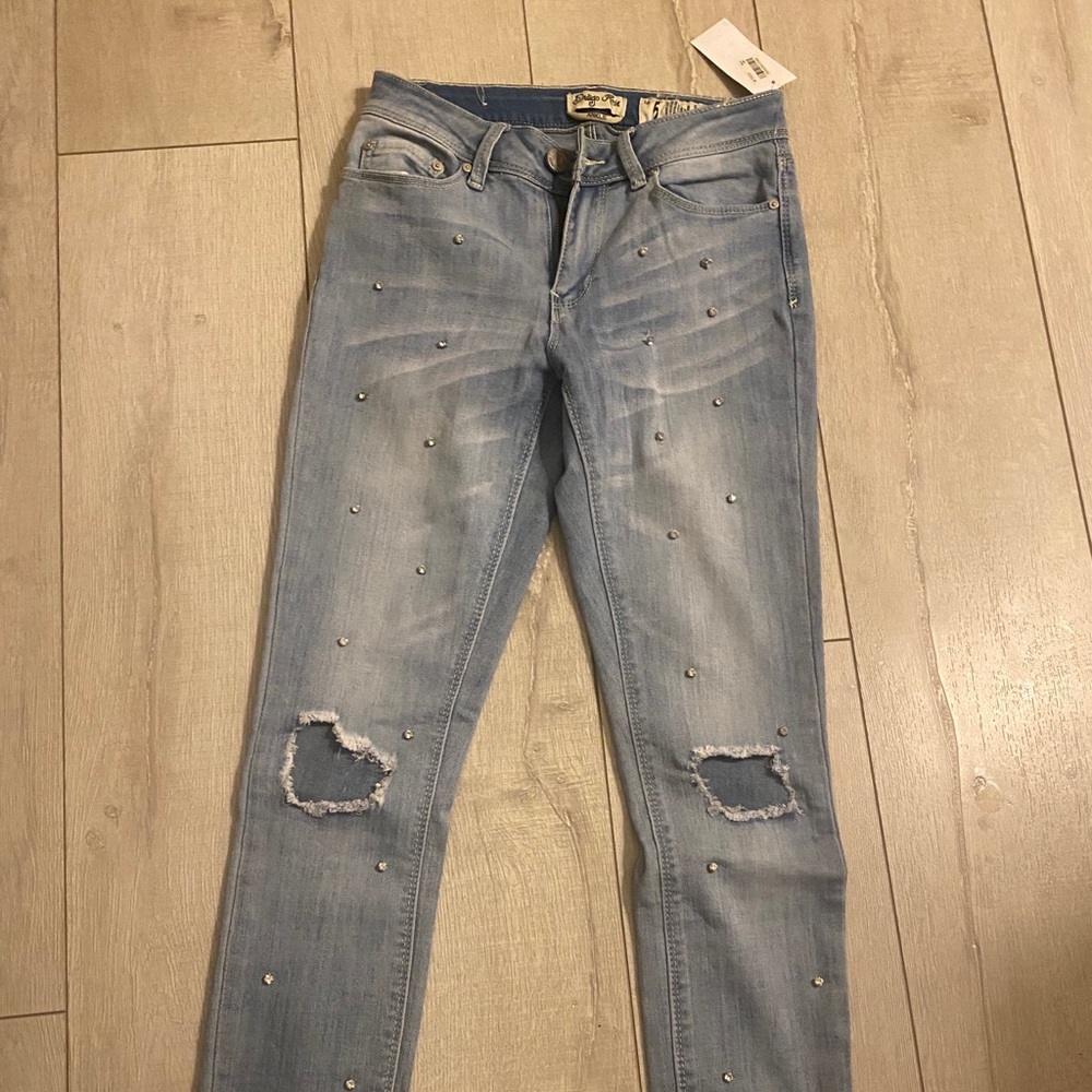 Super cute jeans with diamond detail